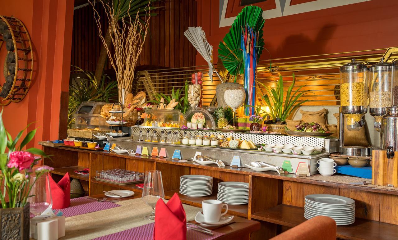 Golden Temple Residence Сиемрип Экстерьер фото A buffet at a hotel