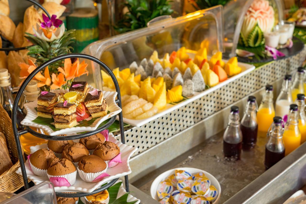 Golden Temple Residence Сиемрип Экстерьер фото A buffet at a hotel