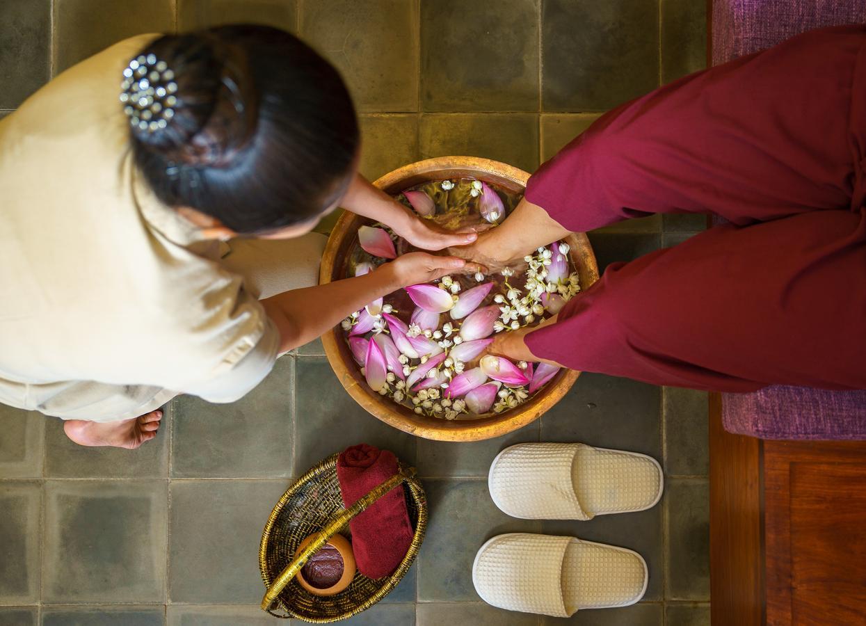 Golden Temple Residence Сиемрип Экстерьер фото Thai foot massage