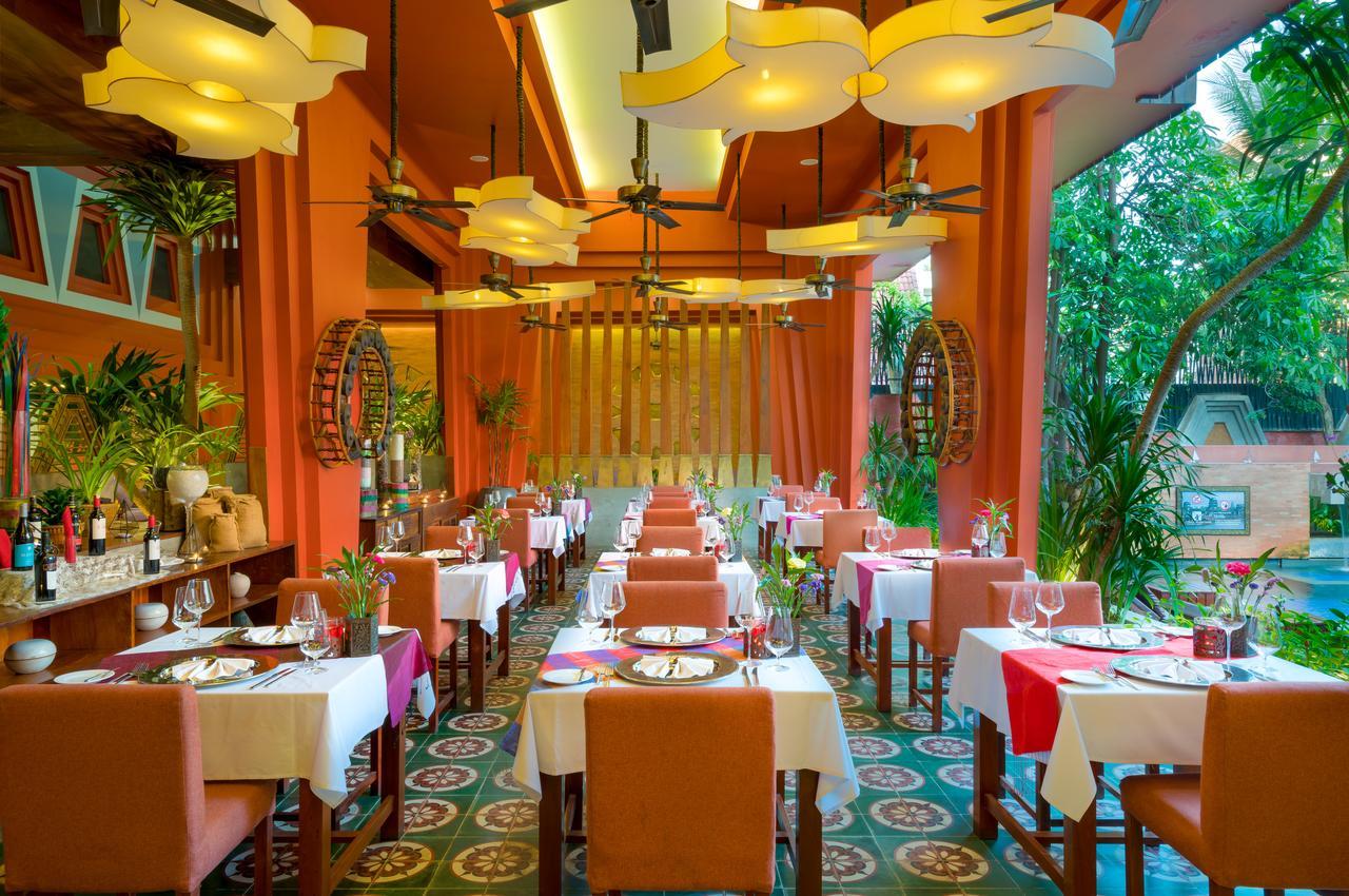 Golden Temple Residence Сиемрип Экстерьер фото The interior of the restaurant
