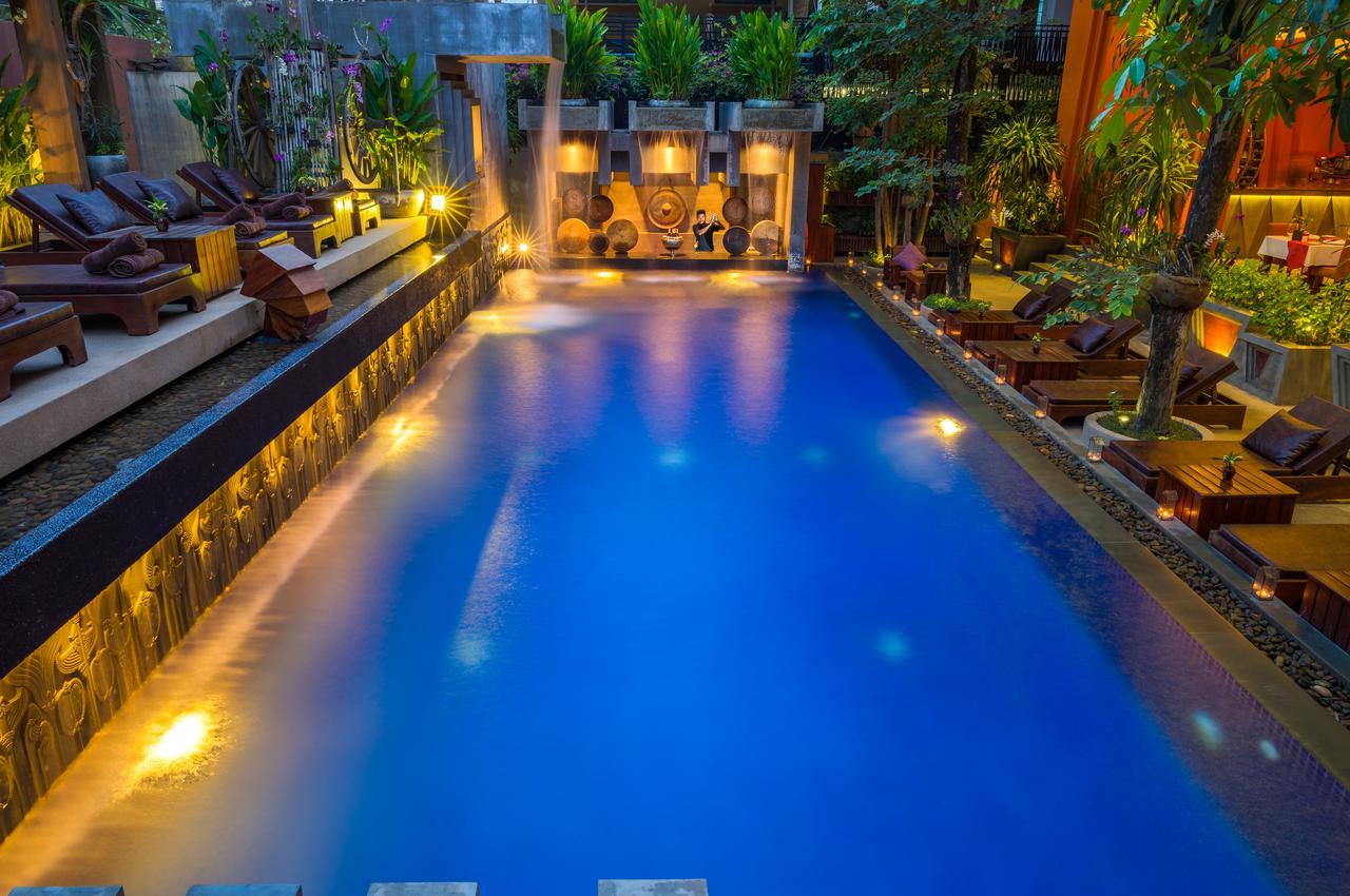 Golden Temple Residence Сиемрип Экстерьер фото The pool at the hotel