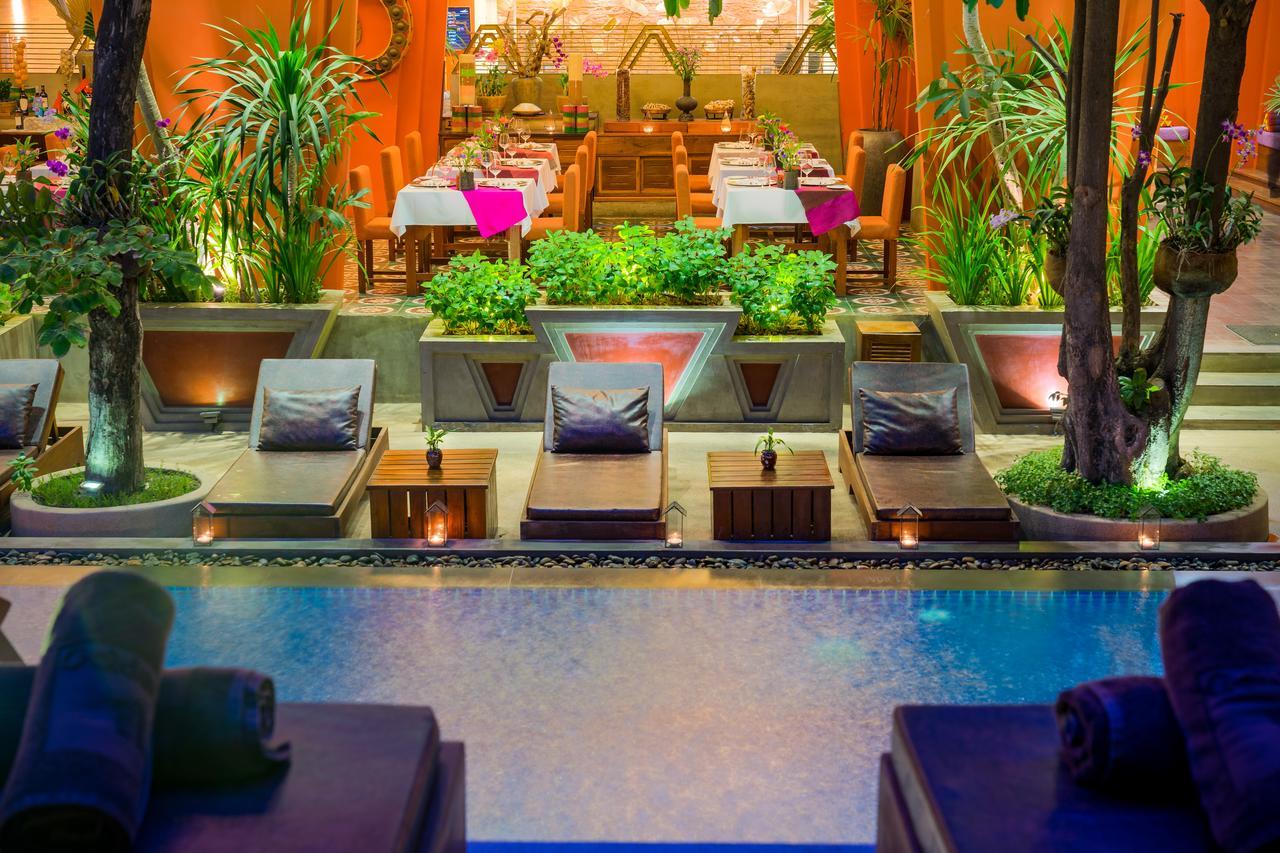 Golden Temple Residence Сиемрип Экстерьер фото The pool at the hotel