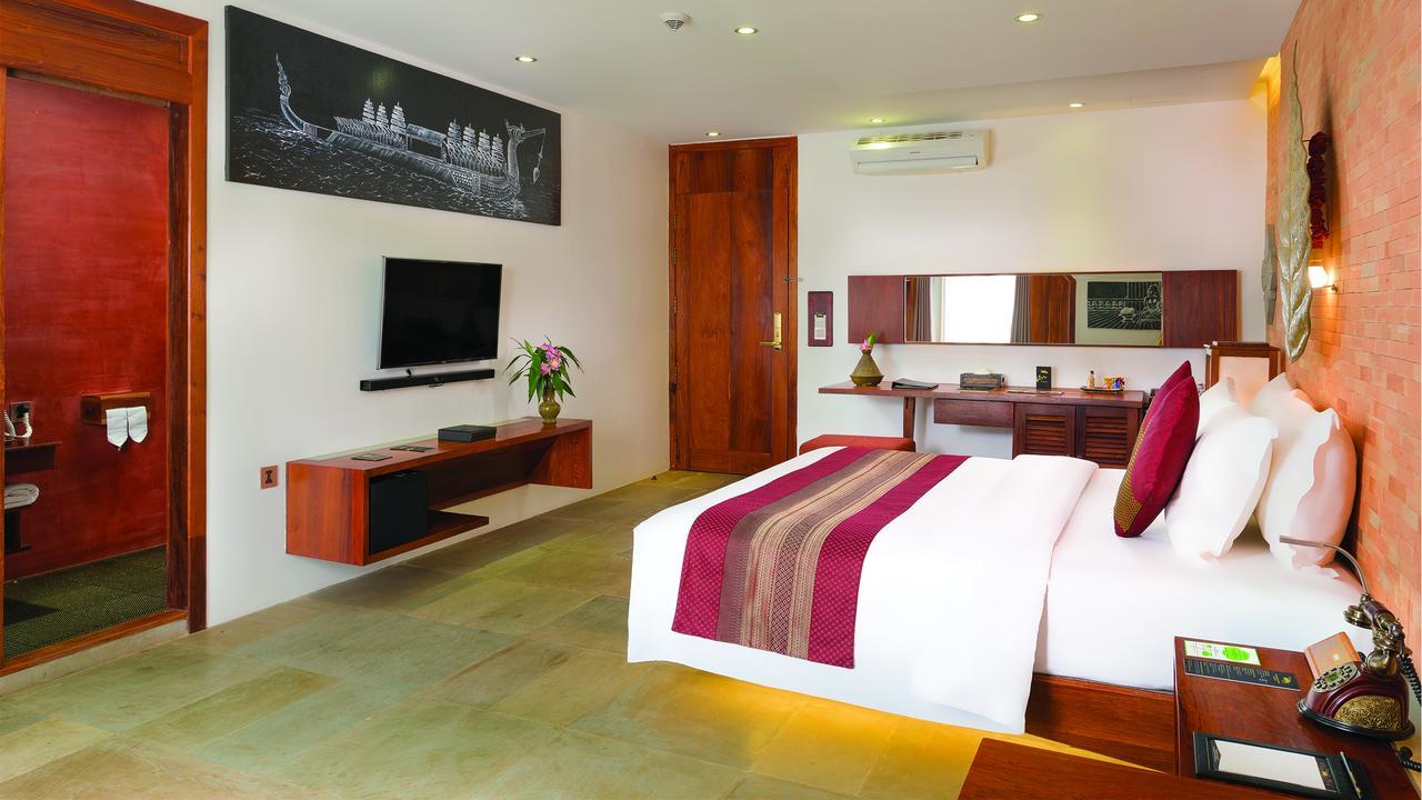 Golden Temple Residence Сиемрип Экстерьер фото A bedroom at the hotel