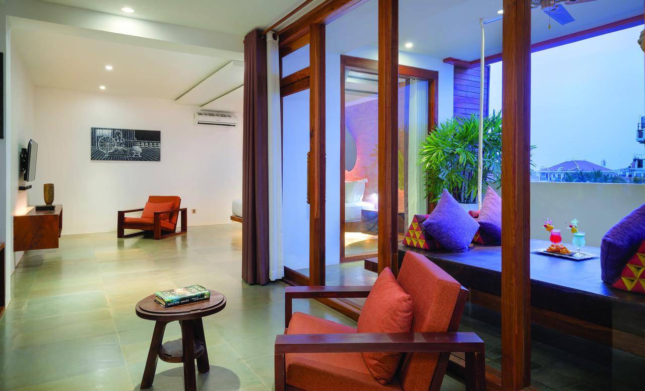 Golden Temple Residence Сиемрип Экстерьер фото A suite at the resort