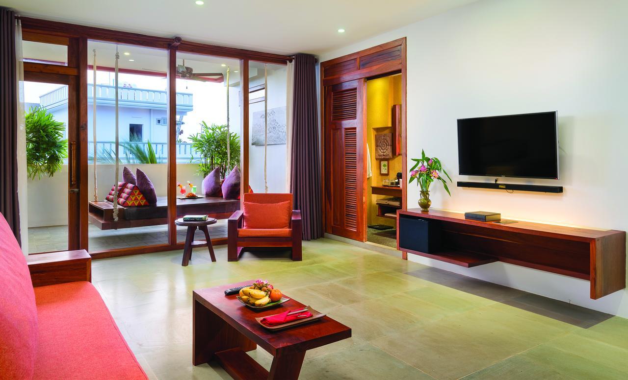 Golden Temple Residence Сиемрип Экстерьер фото A suite at the hotel