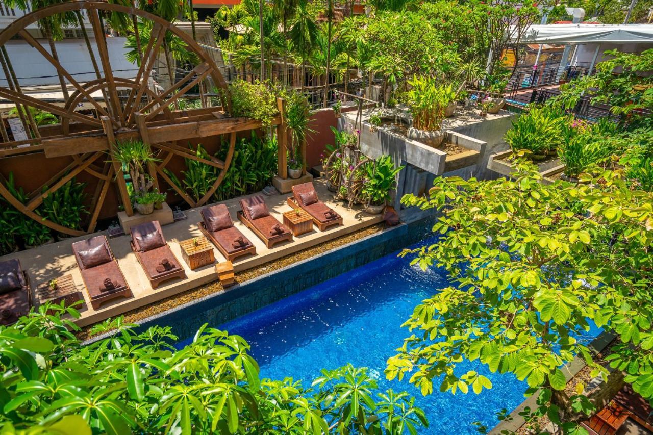 Golden Temple Residence Сиемрип Экстерьер фото The pool at the hotel