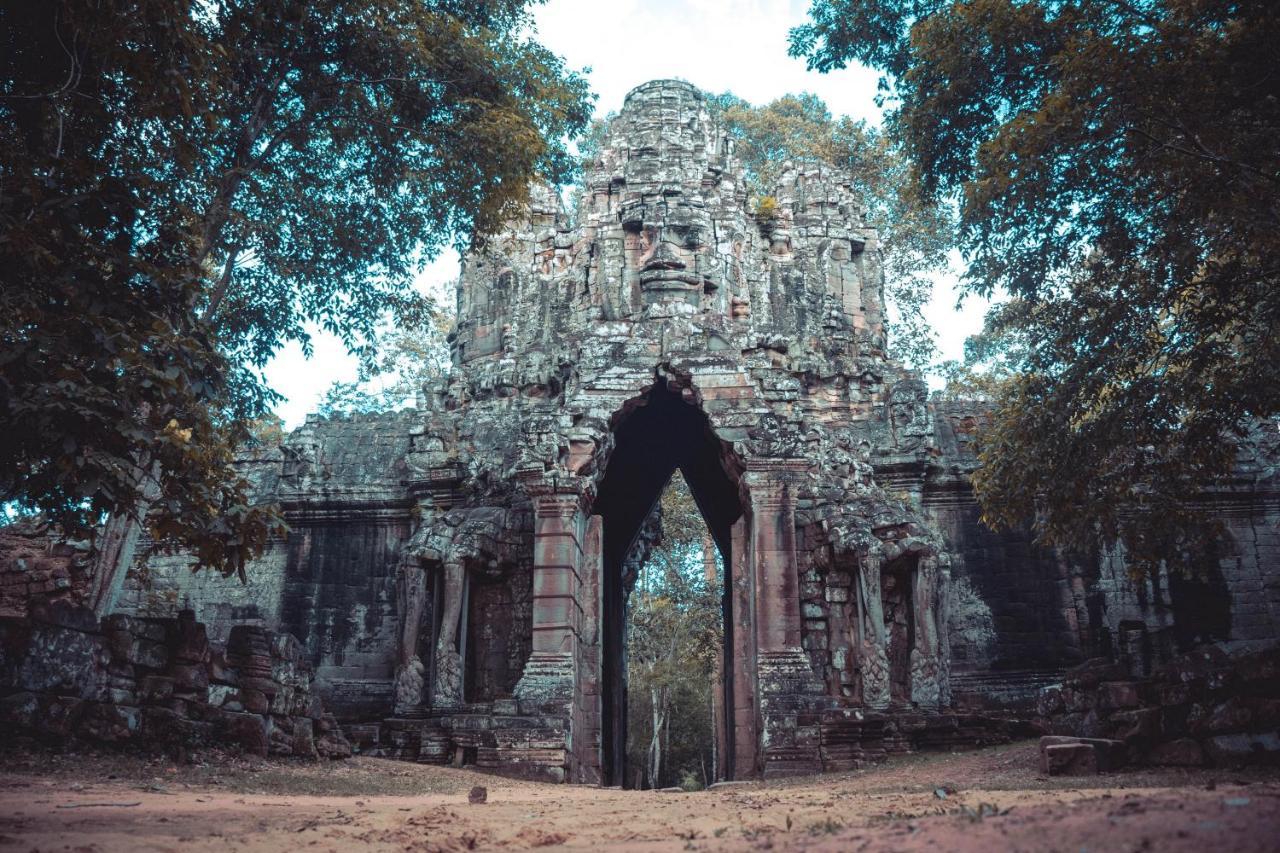 Golden Temple Residence Сиемрип Экстерьер фото The temple of Angkor Wat