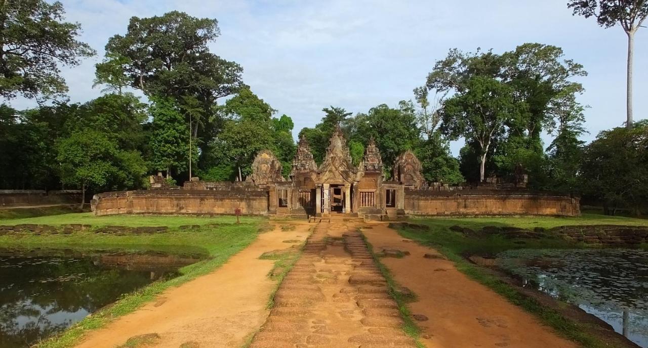 Golden Temple Residence Сиемрип Экстерьер фото The temple of Angkor Wat